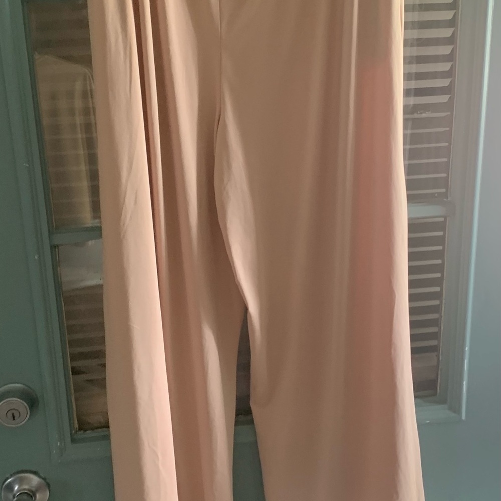 Brand new 2 piece wide leg set.